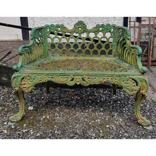 1088 - A good Cast Iron garden Bench.
BH 84 x SH 49 x L 110 x D 62 cm approx.