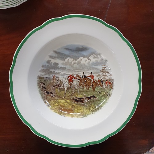 500A - A Copeland Spode ''Full Cry, The Huntsman and The Last Draw'' part Dinner Service.
AF. Over 100 piec... 