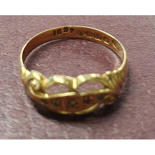 447 - A lovely 18ct Gold and Diamond Ring with pierced detail, size M