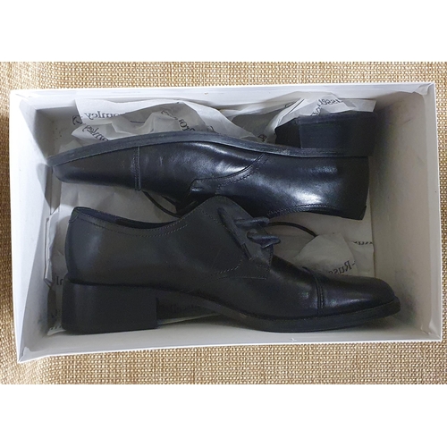 103 - A pair of Ladies Shoes by Russell & Bromley London. Black Leather. Pre-owned, as new. Size 39. Excel... 