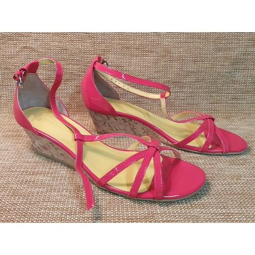 106 - A pair of Ladies Shoes by Boden. Pink Leather
pre-owned, as new, never worn. Size 39. Excellent cond... 