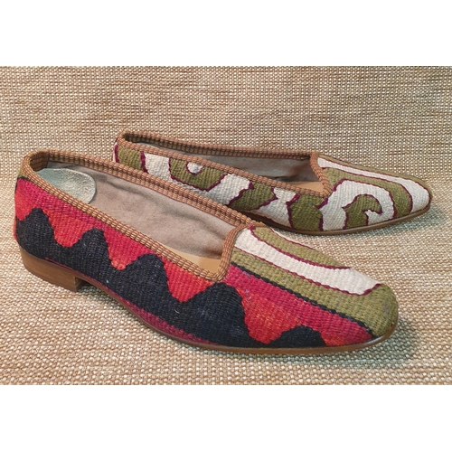 109 - A pair of Ladies Shoes by Pickett of London. Turkish Kilim. Pre-owned, as new. Size 8. Excellent con... 