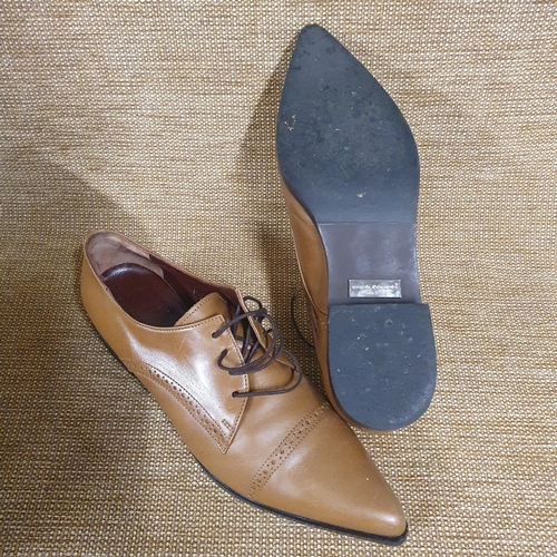 117 - A pair of Ladies Shoes by Armando D'alessandro Italy. Brown Leather.
Pre-owned, as new. Size 39. Exc... 