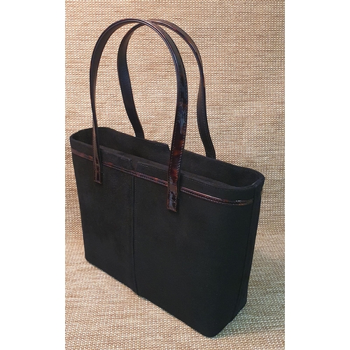 127 - A Stuart Weitzman for Russell & Bromley Hand Bag. Black Suede. Brand New, excellent condition. Retai... 