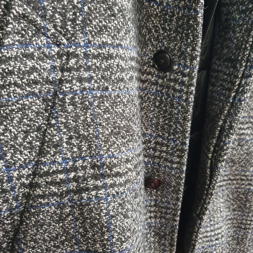 152 - A Paoloni men's Jacket. Black / Grey Wool, size 52 R. Pre-owned, excellent condition. Retails at €50... 