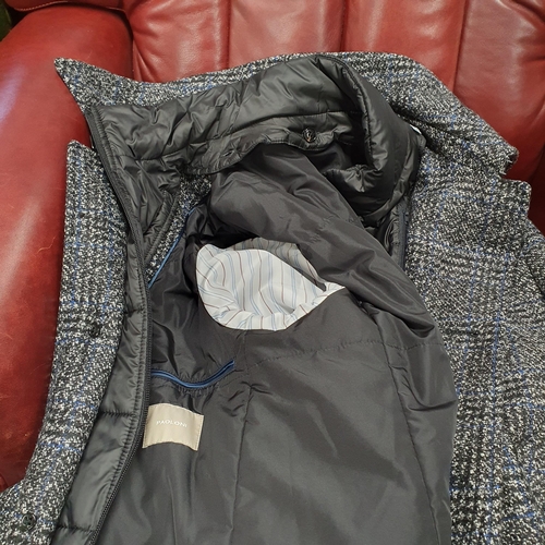 152 - A Paoloni men's Jacket. Black / Grey Wool, size 52 R. Pre-owned, excellent condition. Retails at €50... 