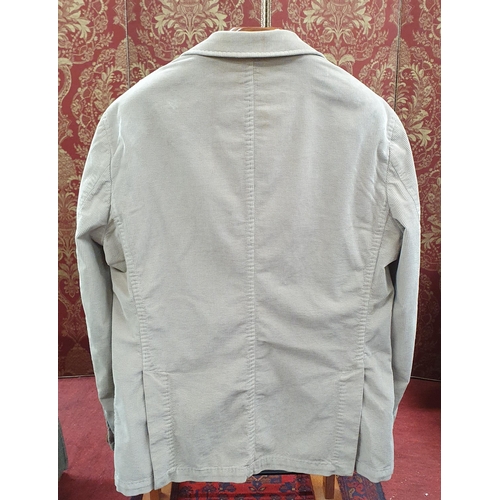 154 - A Paoloni men's Jacket. Tan Corduroy , size 52 .
Pre-owned, excellent condition. Retails at €400.