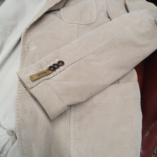 154 - A Paoloni men's Jacket. Tan Corduroy , size 52 .
Pre-owned, excellent condition. Retails at €400.