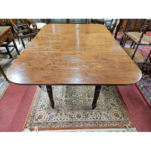 264 - A good early Georgian Mahogany large Dropleaf Table of superb quality with plum mahogany top on turn... 