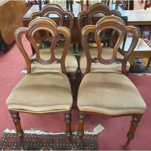 307 - A good set of four 19th Century buckle back Dining Chairs on turned supports.
W 38 x SH 46 x BH 90 c... 