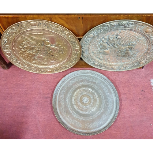 340 - A good quantity of Copper and Brass Trays.
Largest Diameter D 63 cm approx.