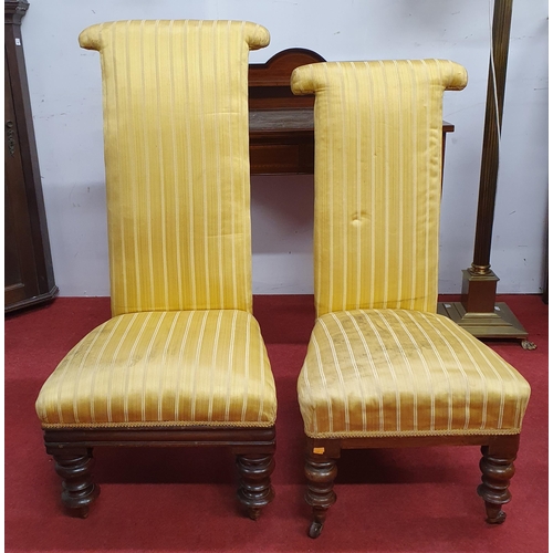 943 - A matched pair of 19th Century Prie Dieu on turned supports. Larger chair H 100 x W 47 x D 60 cm app... 