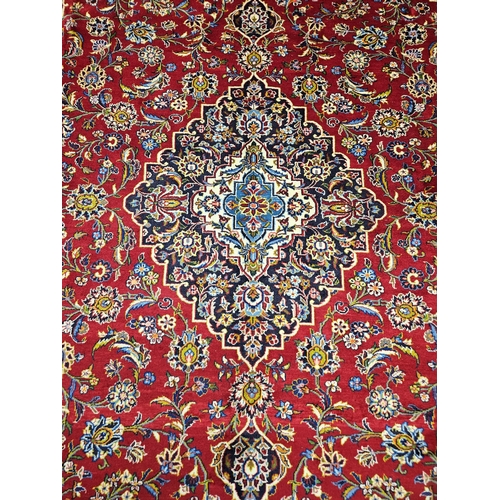 959 - Of Exceptional quality. A very fine hand woven full pile Persian Kashan Carpet with a traditional Ka... 