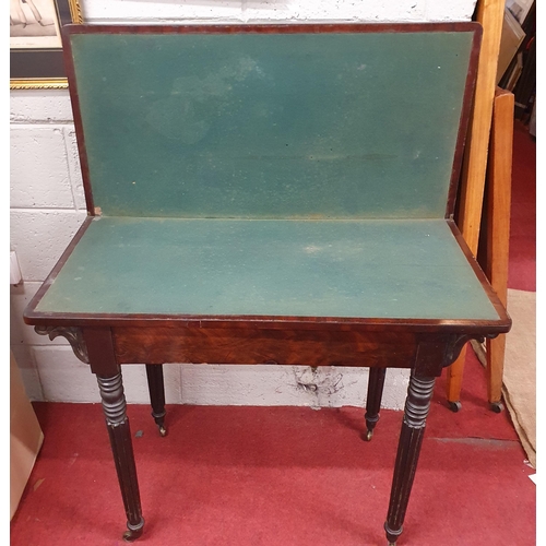 961 - An early 19th Century Mahogany foldover Card Table on turned fluted supports.
H 74 x W 92 x D 45 cm ... 