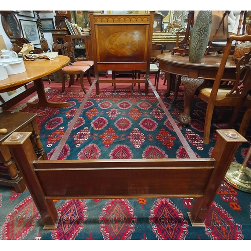 1015 - A good pair of Edwardian Mahogany single Beds with veneered oval panel headboards.