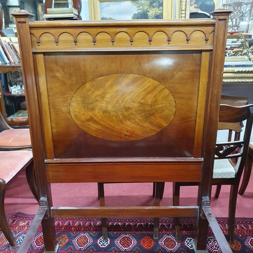 1015 - A good pair of Edwardian Mahogany single Beds with veneered oval panel headboards.