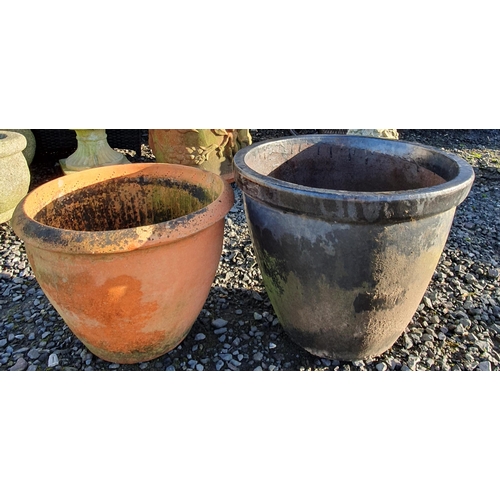 1058 - Two good garden Pots.
Largest H 40 x  D 50 cm approx.