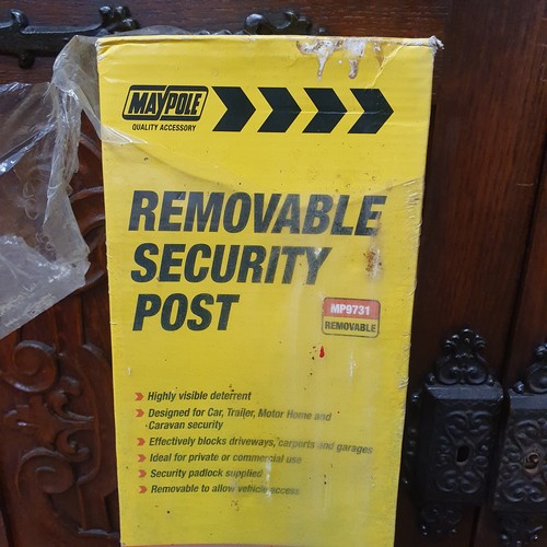 1067A - A Maypole Removeable Security Post MP9731. As new