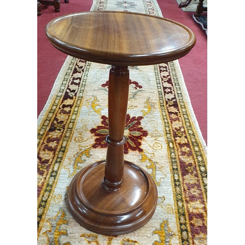 547 - A 20th Century Mahogany circular Lamp Table. D 34 x H 55 cm approx.