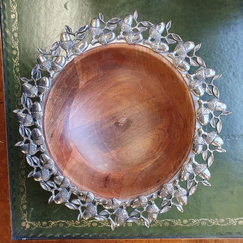 182 - An unusual Timber centre Bowl with a highly ornate silver plated rim depicting acorns.
D 30 x H 8 cm... 