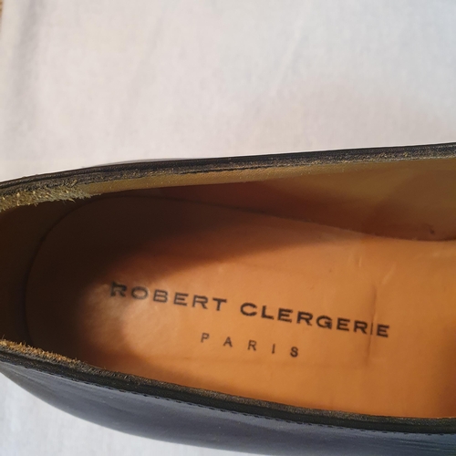 101 - A pair of Ladies Shoes by Robert Clergerie Paris
pre-owned, as new, brown Leather Size 7. Excellent ... 