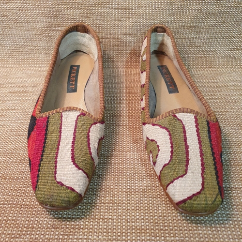 109 - A pair of Ladies Shoes by Pickett of London. Turkish Kilim. Pre-owned, as new. Size 8. Excellent con... 