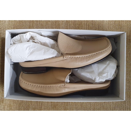 108 - A pair of Ladies Shoes by Jones. Tan Leather Flats, Pre-owned, as new, never worn. Size 39. Excellen... 