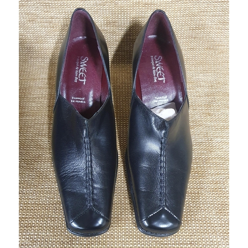 125 - A pair of Ladies Shoes by Sweet de Pindiere France . Black Leather. Pre-Owned, as new, never worn, e... 