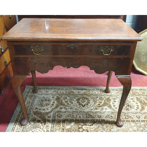 261 - An early 20th Century Walnut and Burr Walnut Side Table. W 80 x D 45 x H 74 cm approx.