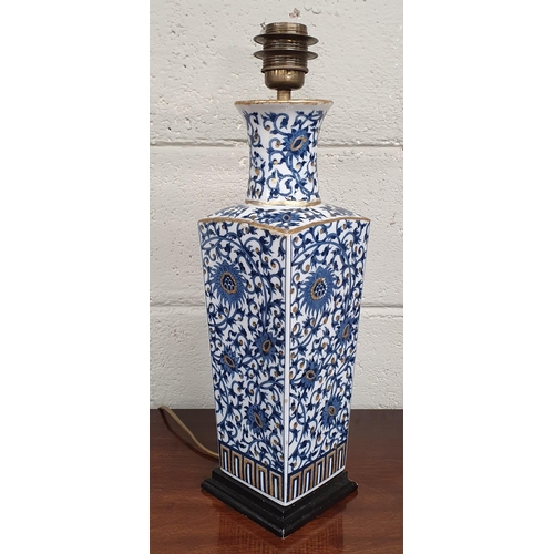 16 - A lovely blue ground Table Lamp 46 cm h approx.