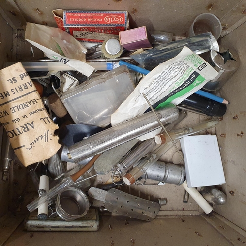 971 - A large quantity of vintage Medical/Surgical Equipment in one box.