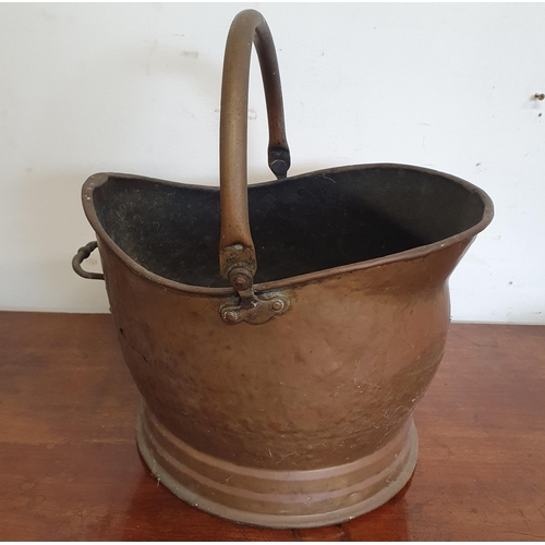 1006 - A good heavy 19th Century Copper Jam Pan along with a coal skuttle. D 17 cm approx.