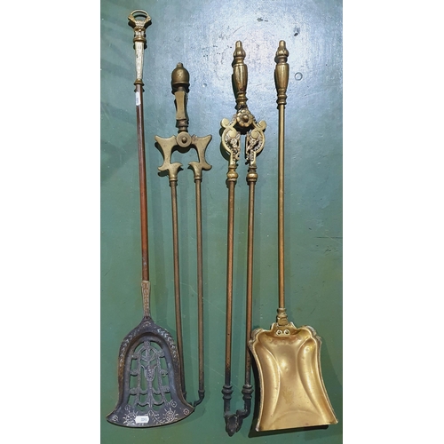 1437 - A set of Brass Fire Irons.
L 78 cm approx.