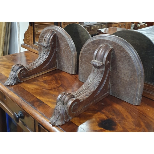 64 - A lovely pair of 19th Century Oak Wall Brackets with a highly carved support and D end top.
32 cm ap... 