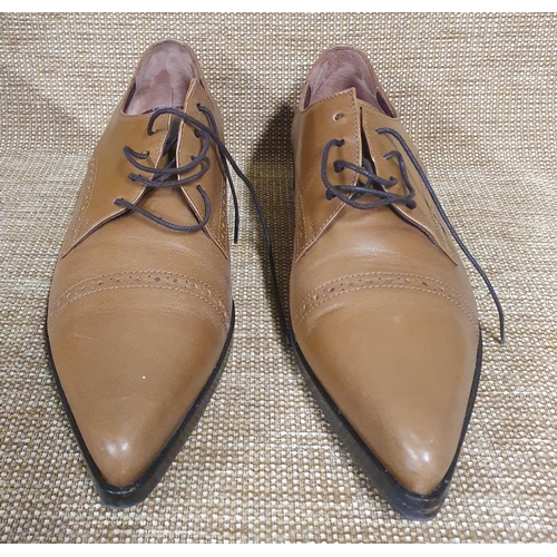 117 - A pair of Ladies Shoes by Armando D'alessandro Italy. Brown Leather.
Pre-owned, as new. Size 39. Exc... 