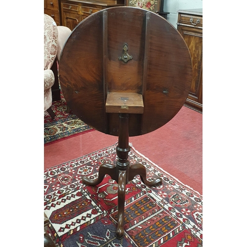 52 - A good early 19th Century Georgian Mahogany circular Supper Table on tripod supports.
D 72 x H 70 cm... 