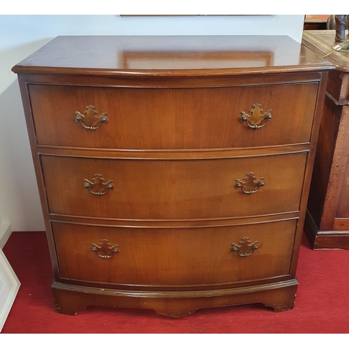 423 - A Mahogany and Veneered bow front Chest of Drawers with three graduated drawers. W 82 x 49 x H 84 cm... 