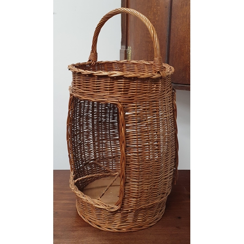 601 - A lovely Wicker Basket with tray top. 66 cm 
x 35 cm approx.