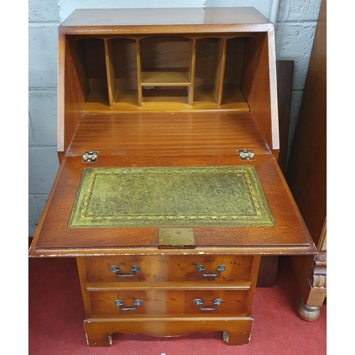 246 - A nice neat 20th Century Yew wood and Veneered Bureau. W 52 x D 45 x H 99 cm approx.