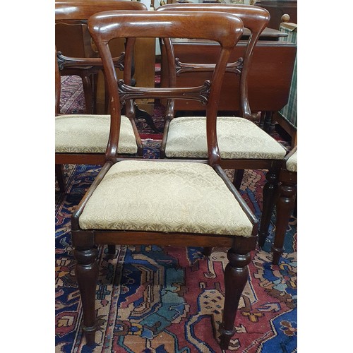 622 - A really good set of four early 19th Century Mahogany Dining Chairs on turned supports.
W 44 x SH 43... 