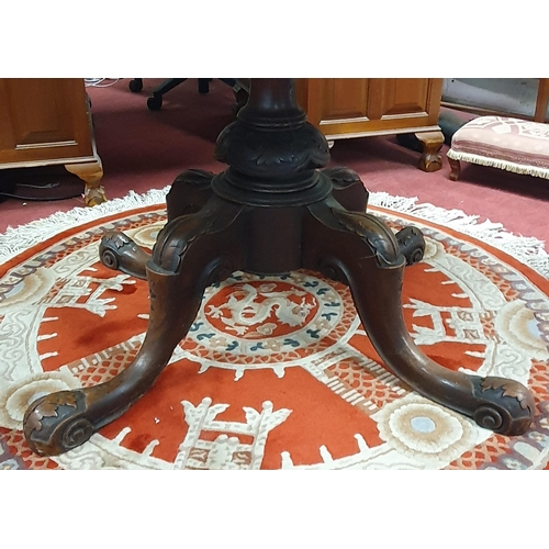 646 - A Victorian Walnut and Burr Walnut oval Supper Table on quatrefoil base.
135 x 96 x H 69 cm approx.