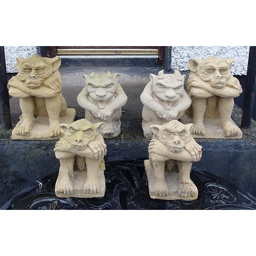 649 - A good selection of Stone Gargoyles.
TB 32 cm approx.