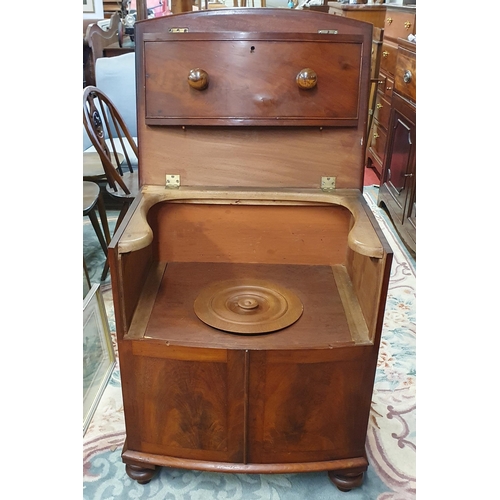 487 - A Georgian Mahogany bow fronted Commode of good quality. 62 x 48 x H 73 cm approx.