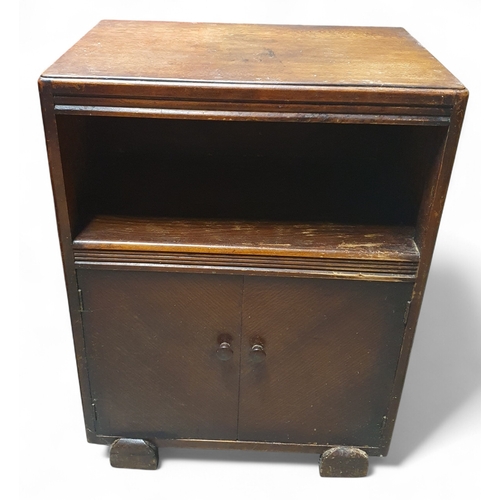 1096 - An early 20th Century side Cabinet.