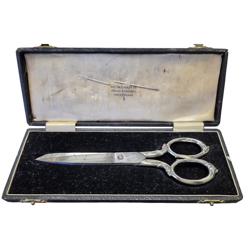 389A - A Silver handled Scissors, set of five Silver spoons, a Harrods lidded serving dish along with a cir... 