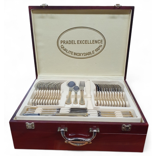 454 - A fantastic cased set of Silver Plate and gilt Pradel Excellence Dinner Service. Fully boxed.