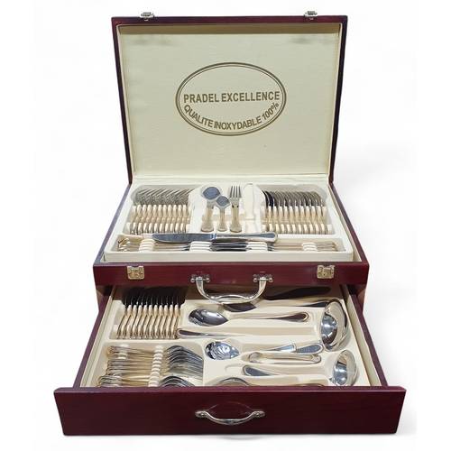 454 - A fantastic cased set of Silver Plate and gilt Pradel Excellence Dinner Service. Fully boxed.