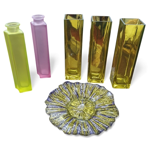 477 - A good quantity of Cloudy and coloured glassware to include Vases, Centre Dishes etc.