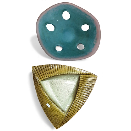 477 - A good quantity of Cloudy and coloured glassware to include Vases, Centre Dishes etc.