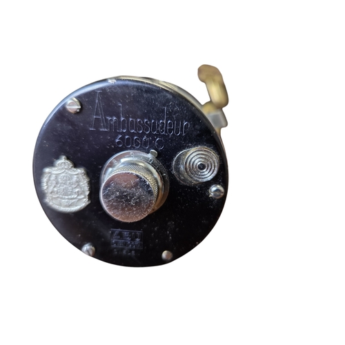 91 - An Abu Sweden Ambassadeur 6000 C black vintage reel with spares and leather case.